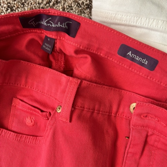 2 pair Gloria Vanderbilt jeans.size 10 women’s white &red. Never worn 30.5inseam - Picture 3 of 4